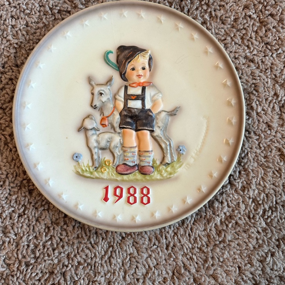 Goebel 1988 Porcelain Plate with Cream Finish